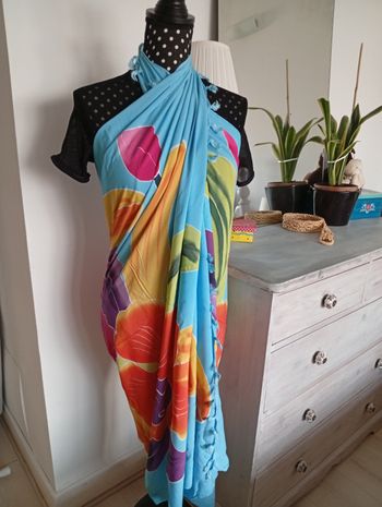 Paréo aux motifs tropicaux/  fleuri 
