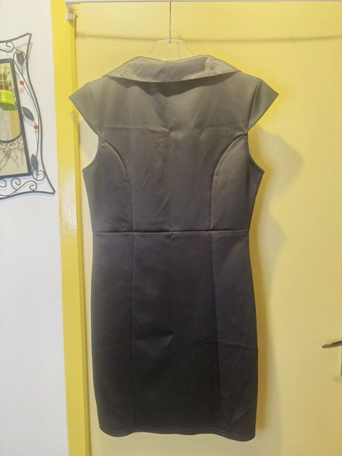 Robe noire col satiné - photo numéro 8