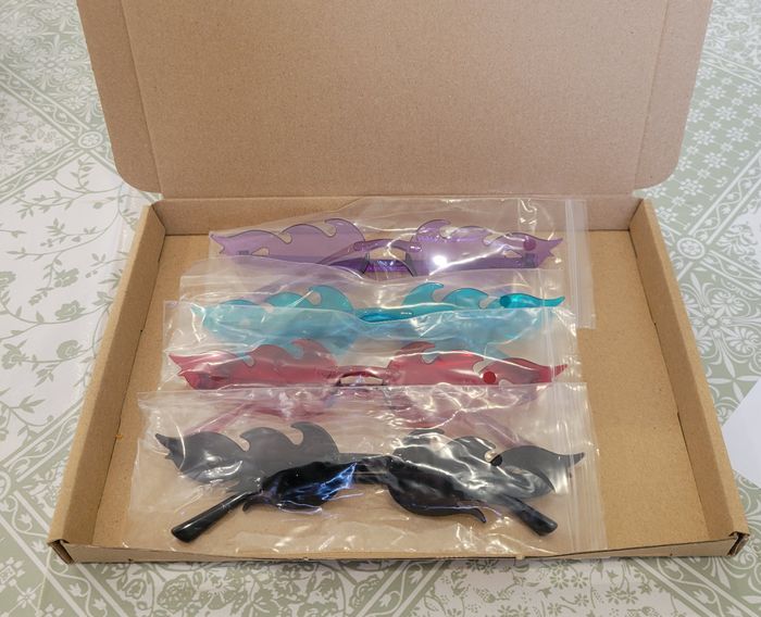 Lot de 4 paires lunettes flamme disco années 80 ! bleu, violet, rouge , noir. - photo numéro 4