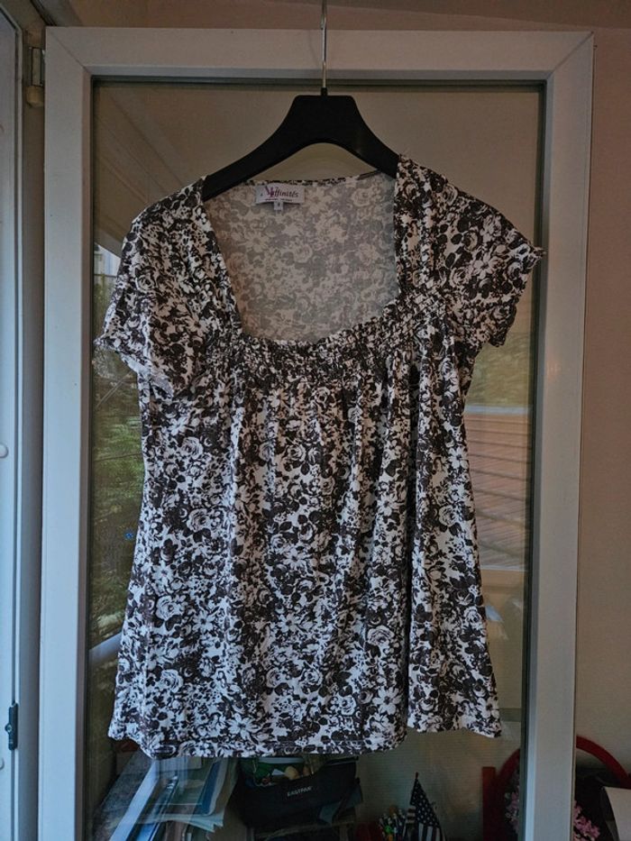 T-shirt à motif floral vintage