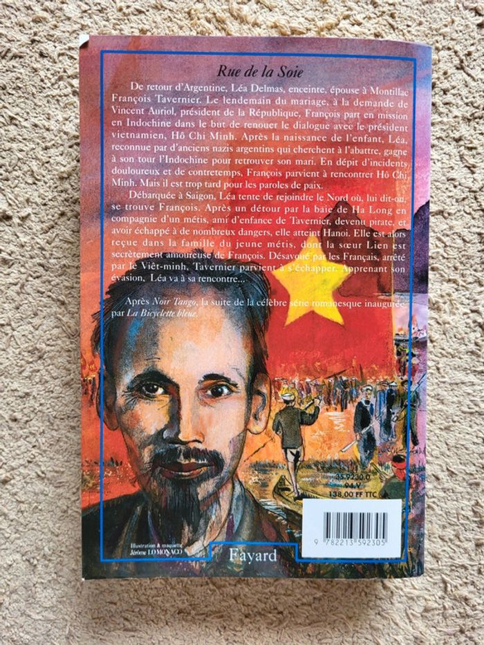 Livre Rue de la Soie de Régine Deforges - Tome 5 de la saga La Bicyclette bleue - photo numéro 2