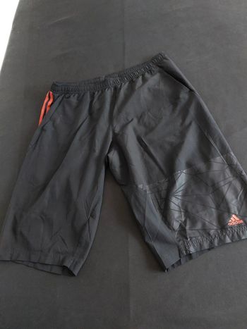 Short Adidas sportif confortable