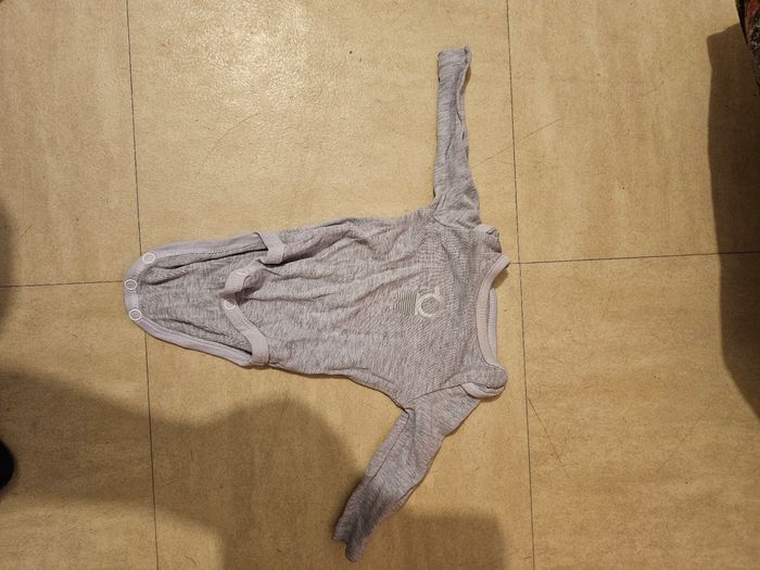 Vêtements bébé naissance - photo numéro 3