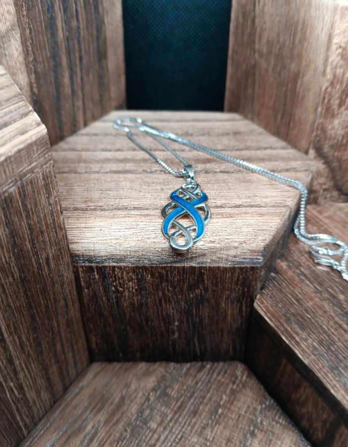 Collier Femme Élégant en Métal avec Pendentif Émaillé – Bijou Chic & Tendance - photo numéro 6