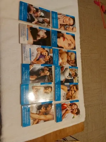 Lot 12 livres Harlequin azur