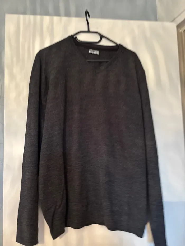 Pull noir