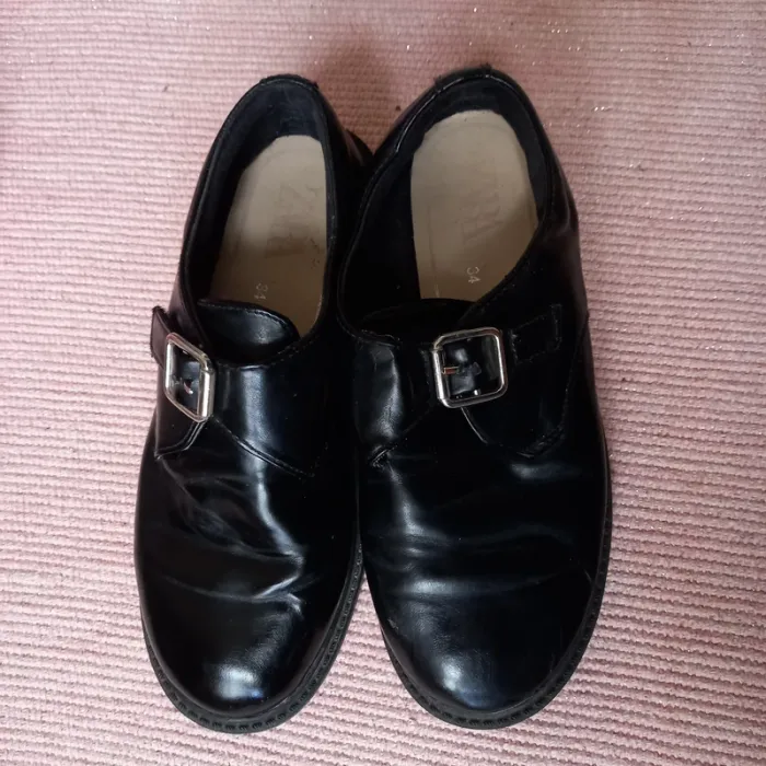 Chaussures à boucles Zara (t.34)