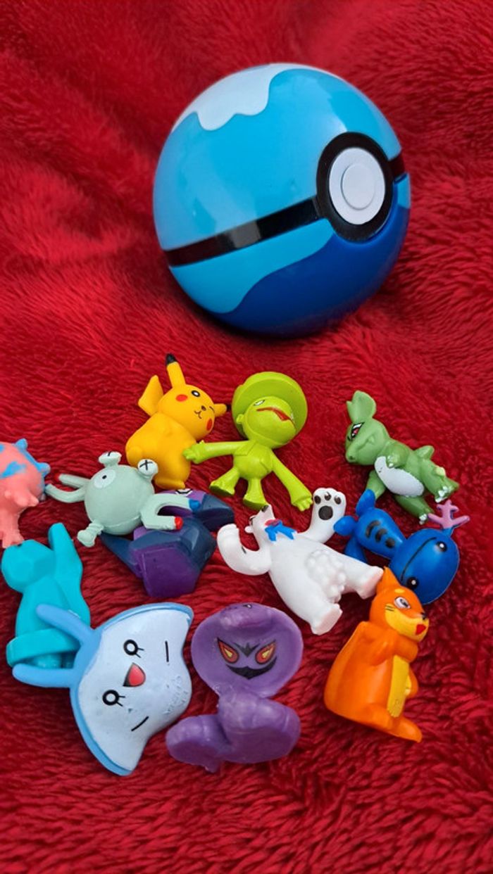 Pokeball et 12 figurines pokemon - photo numéro 2