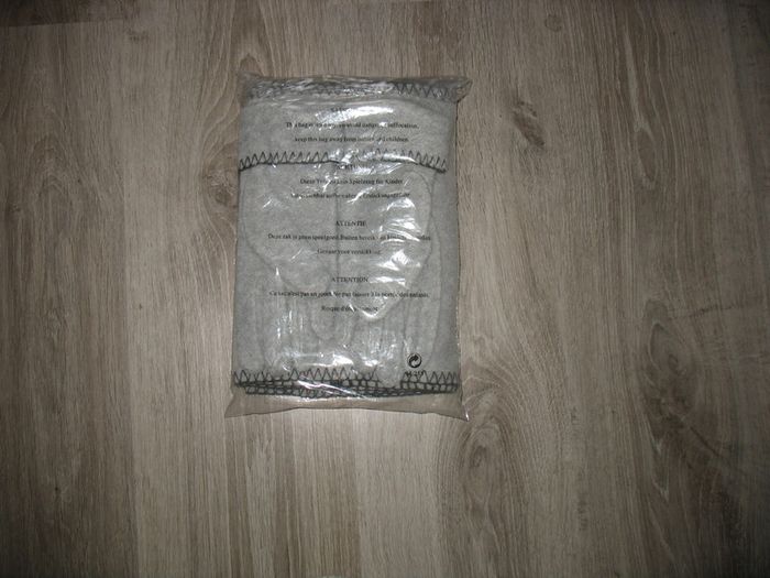 LOT DE 2 PCS : ÉCHARPE + PAIRE DE GANTS GRIS - TAILLE UNIQUE - NEUF - n°06 - photo numéro 4