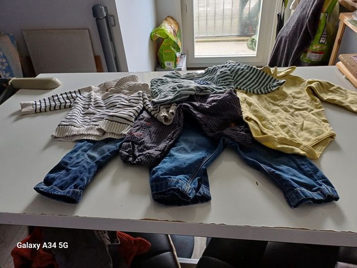 Lot de vêtement 9 mius 3 pantalon 1 bidy/ polo et 2 polo - photo numéro 4