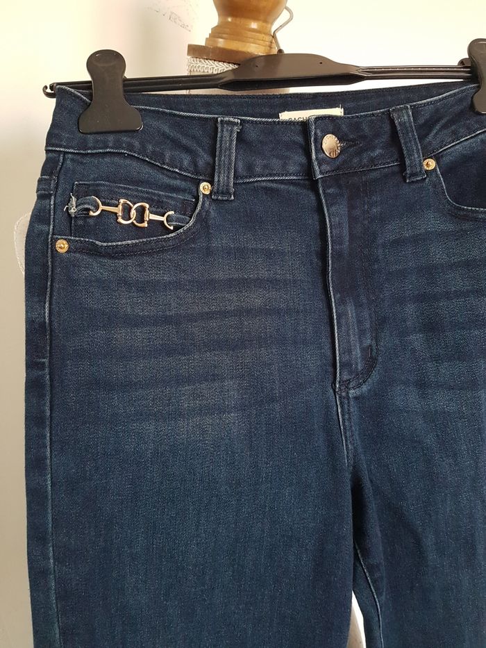 Jean bleu foncé, tour de taille 76 cm, longueur 8 cm, Cache Cache, taille 40 - photo numéro 2