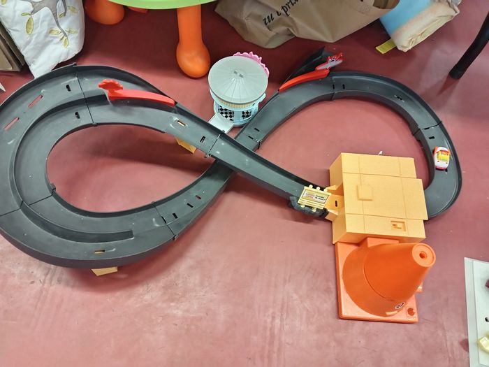 Circuit cars