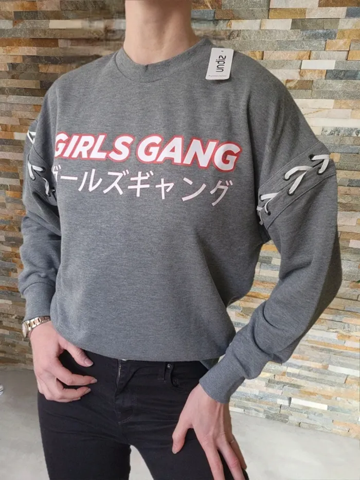 Joli sweat Undiz S oversize gris Girls Gang détails lacet
