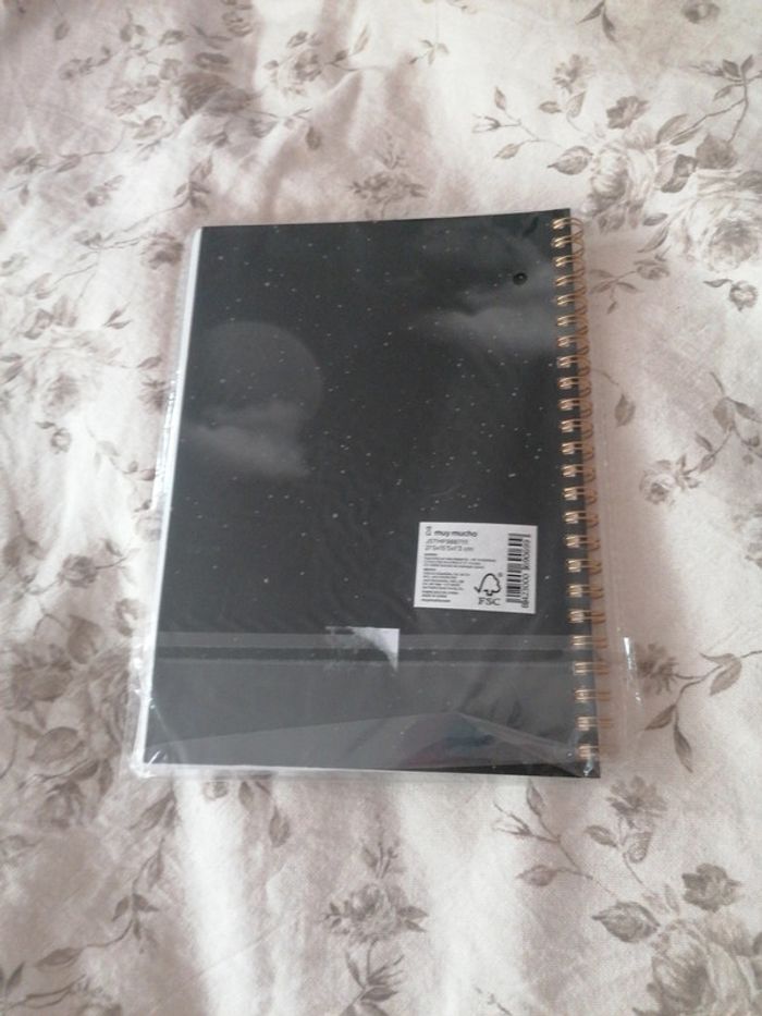 Carnet spirale muy mucho Space neuf - photo numéro 2