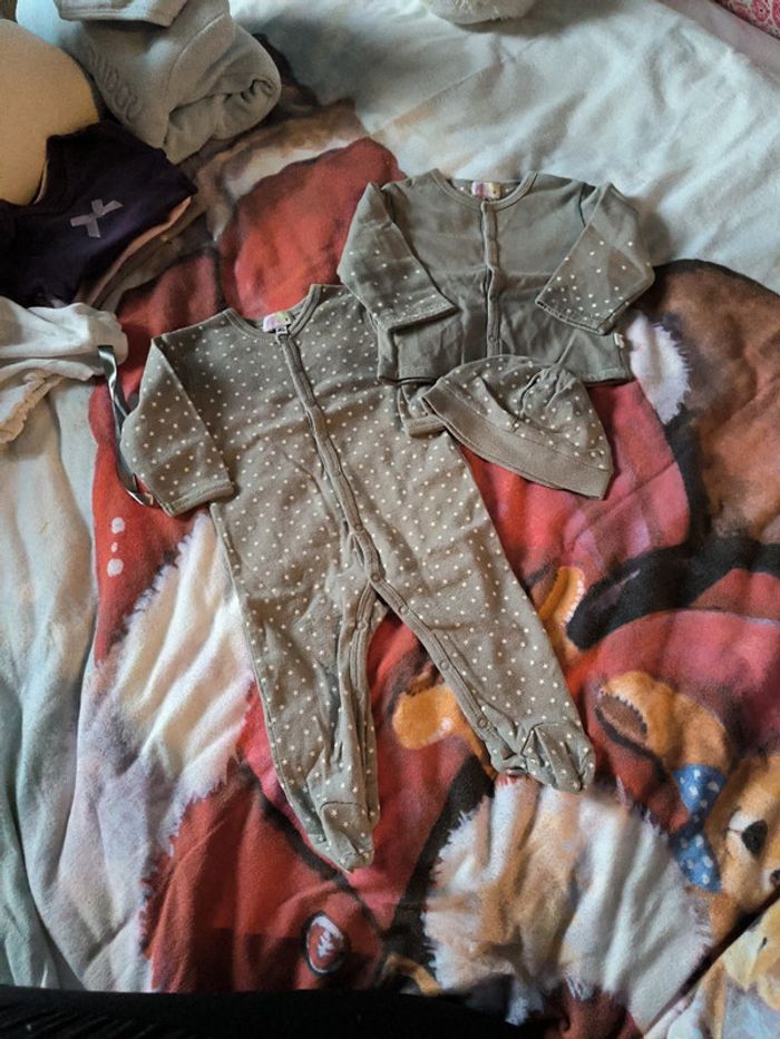 Lot bébé 6 mois - photo numéro 2