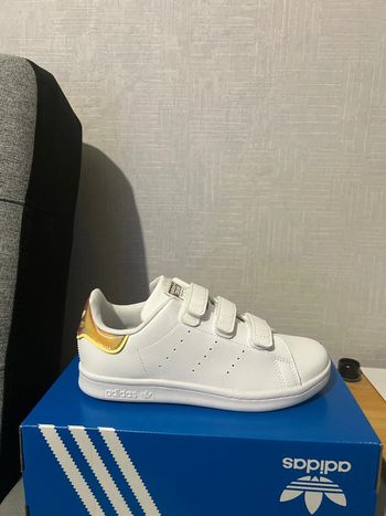 Baskets blanche Stan Smith Adidas à scratch 34