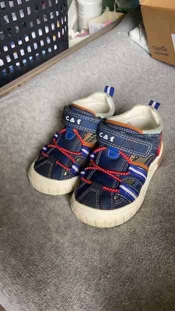 Chaussure ouvertes taille 22