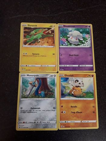 Dynavolt + Doudouvet + Monorpale + Osselait lot de 4 cartes Pokémon neuves