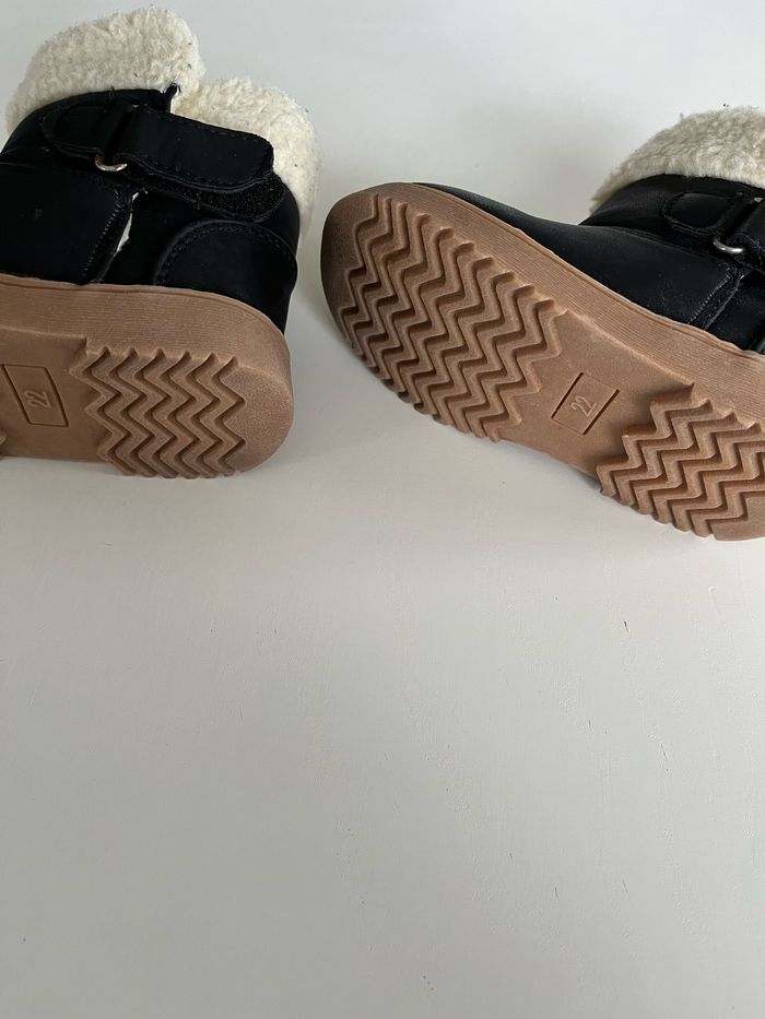 Boots noir bébé fille moumoute taille 22 - photo numéro 4