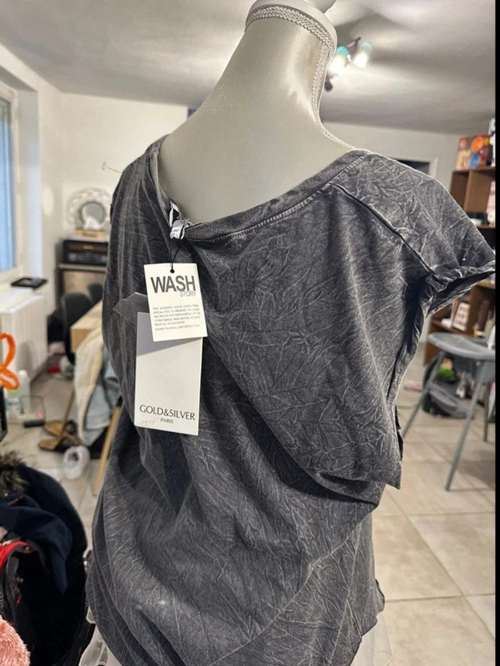 T-shirt valeur 49€ - photo numéro 3