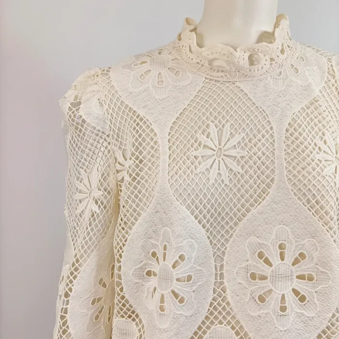 Blouse dentelle écrue Miss Chawn Paris col montant ajouré romantique – Taille M A735 - photo numéro 4