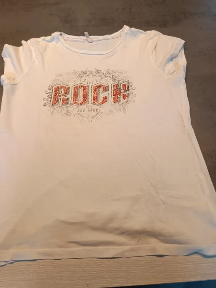 Vends tee-shirt Kids Only taille 11-12 ans .