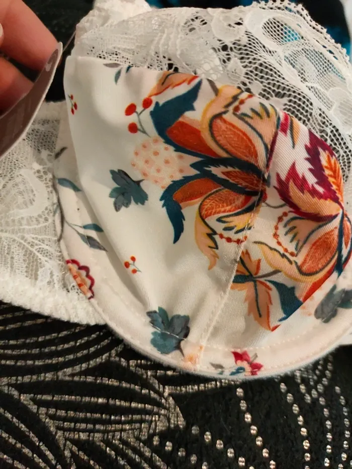 Très joli Soutien gorge dentelle Hechter 85B - photo numéro 3