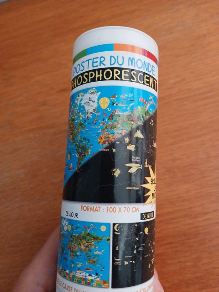 Poster du monde phosphorescent - photo numéro 4