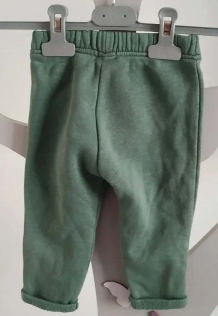 Bas de jogging vert foncé Kiabi taille 12 mois - photo numéro 3