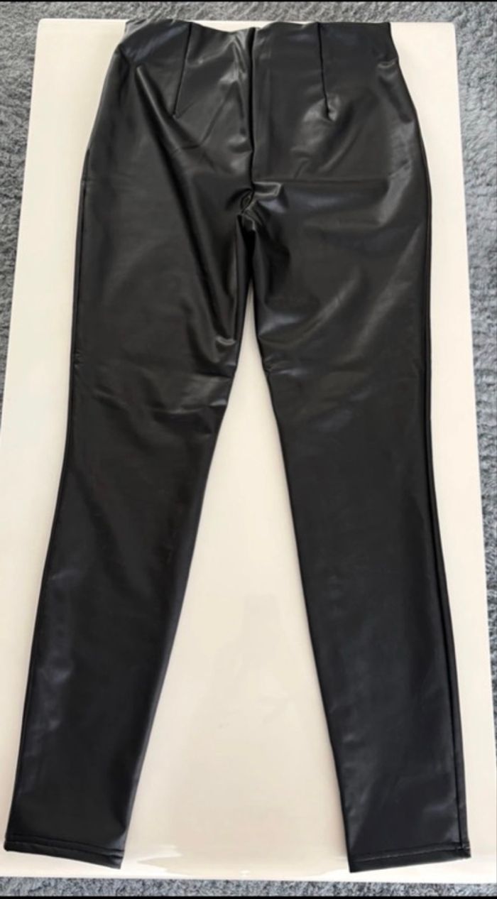 Pantalon en cuir neuf