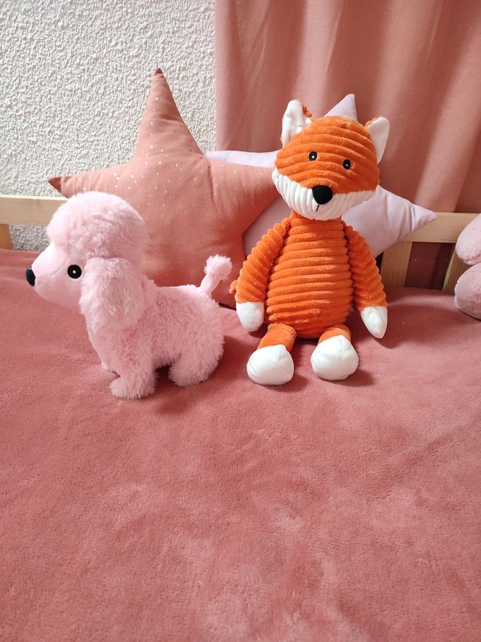 Chien en peluche interactif rose - Marche, avoir et remue la queue -Très bon état