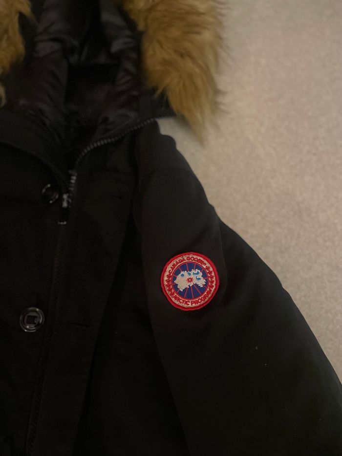 arka noire homme Canada Goose Taille M tres bon etat - photo numéro 5