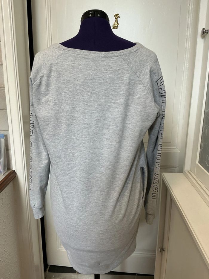 Robe Sweat grise deux poches longues manches avec inscriptions Wibra L - photo numéro 2
