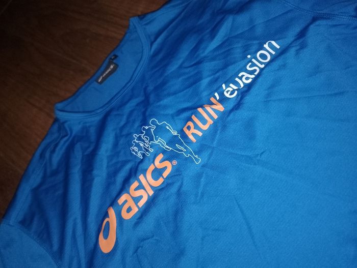 T shirt asics run'évasion L neuf - photo numéro 2
