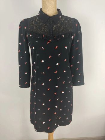 Robe mi-longue manches 3/4 noire et col dentelle motifs rouges et blancs taille 36 Naf Naf