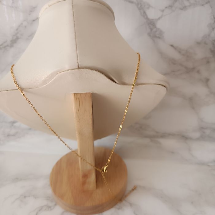 Collier doré avec pendentif "amour" en arabe - photo numéro 3