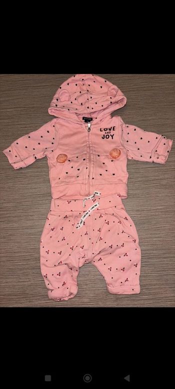Ensemble jogging rose
