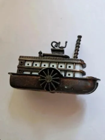Taille crayon métal bateau