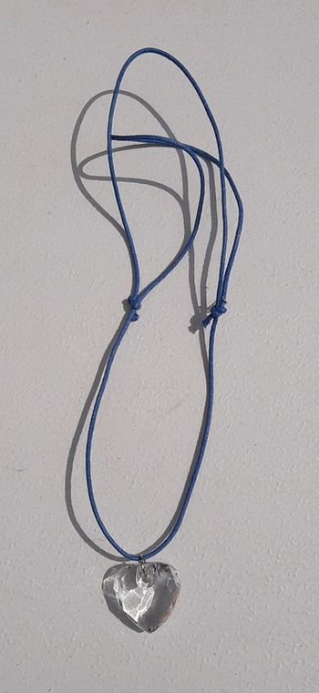 Collier cœur sur cordelette bleue