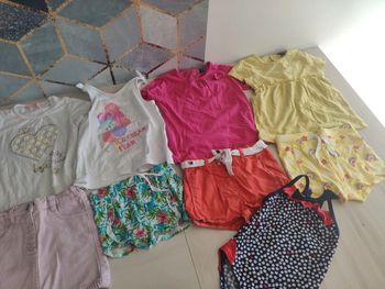 Lot 4 tenues été fille 18 mois + un maillot de bain shorts t shirts