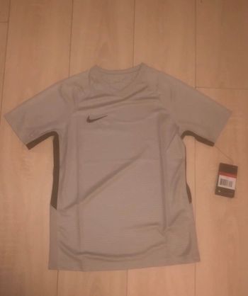 tee shirt nike
