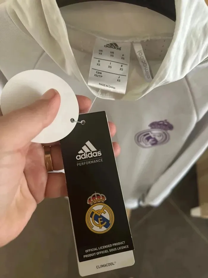 Maillot de foot real Madrid taille XS - photo numéro 5