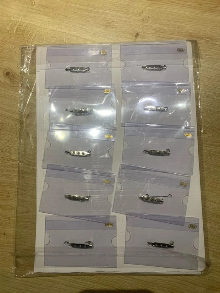 Elba - lot de 20 badges à épingle - photo numéro 2