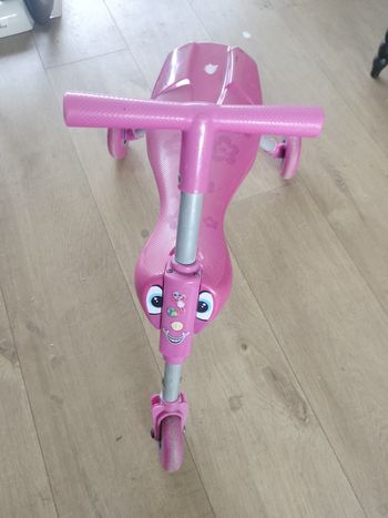 Tricycle porteur Scuttlebug rose