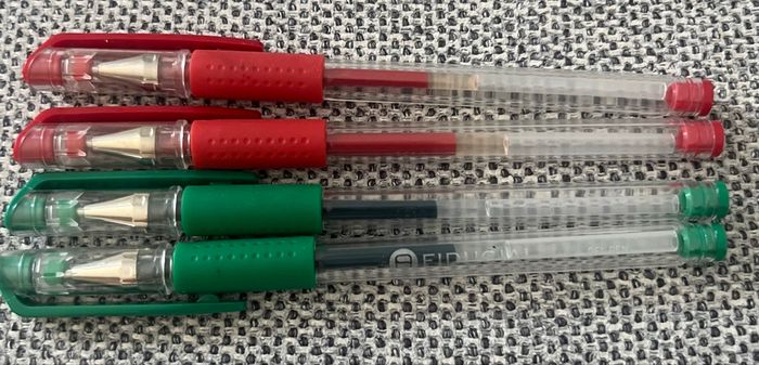 4 stylos feutres pointe fine