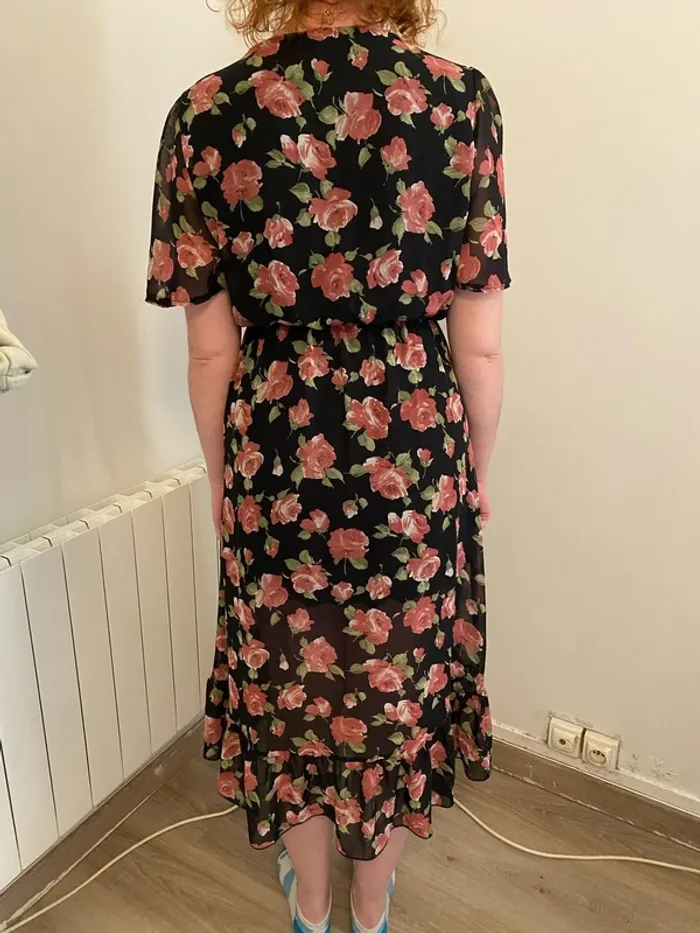 Robe à fleurs avec volants - photo numéro 2