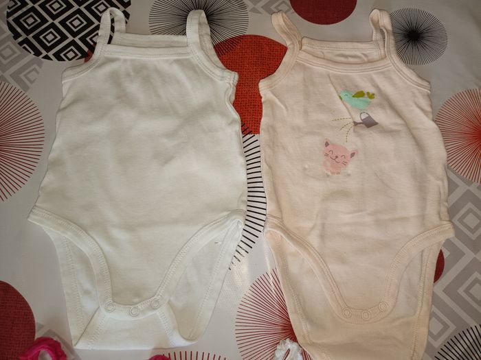 Lot 6 bodies à bretelles taille 3 mois 👧 - photo numéro 2