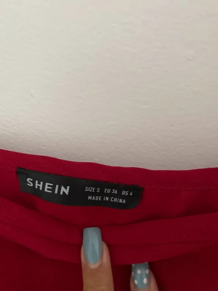 Robe rouge fonce - photo numéro 2