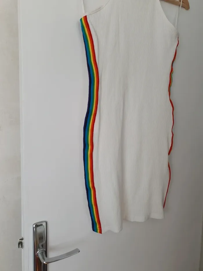 Robe bande sur le côté coloré attache derriere au cou avec bouton - photo numéro 2