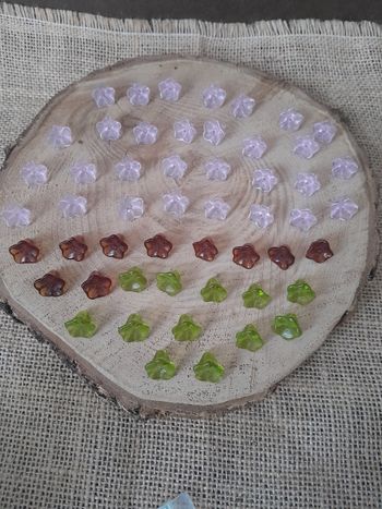 Lot de 50 perles en verre fleurs roses, marron et vertes